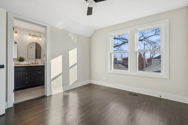 929 Prairie Avenue, Park Ridge, IL 60068