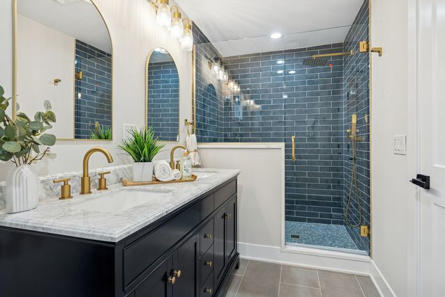 929 Prairie Avenue, Park Ridge, IL 60068