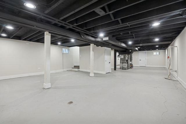 929 Prairie Avenue, Park Ridge, IL 60068