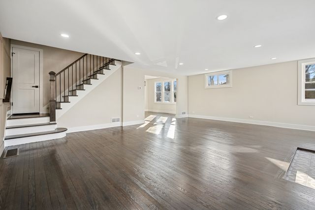 929 Prairie Avenue, Park Ridge, IL 60068