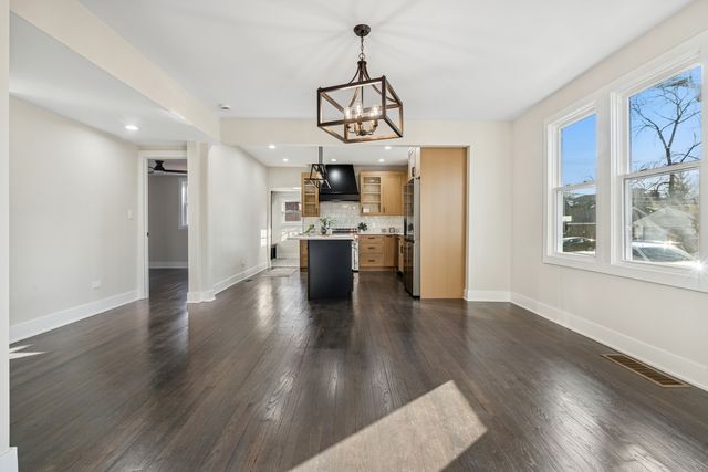 929 Prairie Avenue, Park Ridge, IL 60068