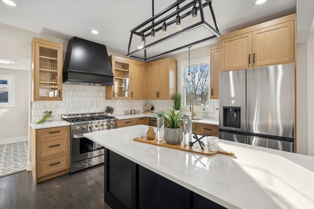 929 Prairie Avenue, Park Ridge, IL 60068