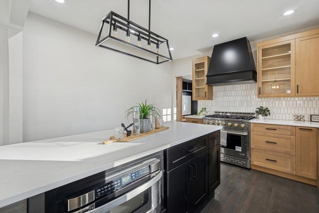 929 Prairie Avenue, Park Ridge, IL 60068