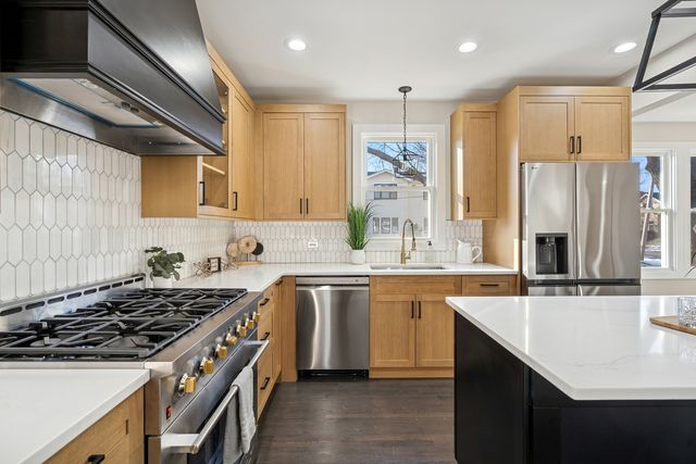 929 Prairie Avenue, Park Ridge, IL 60068