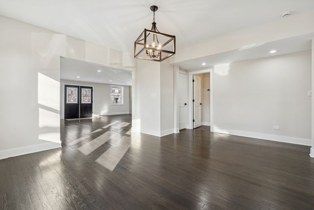 929 Prairie Avenue, Park Ridge, IL 60068