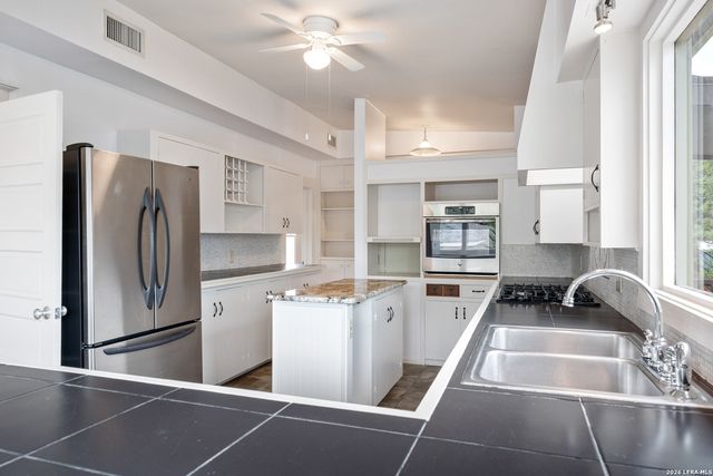 636 Patterson Ave Apt C, Alamo Heights, TX 78209