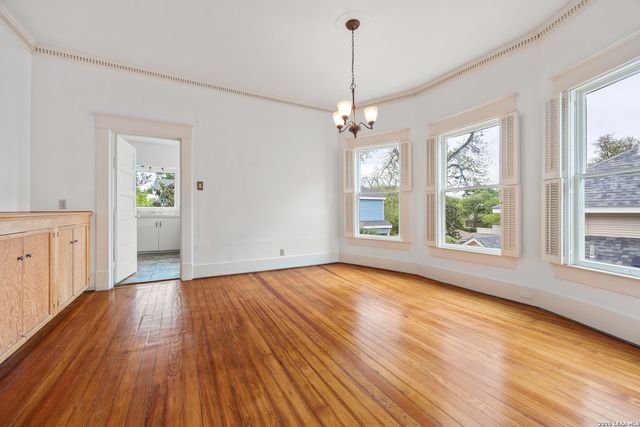 636 Patterson Ave Apt C, Alamo Heights, TX 78209
