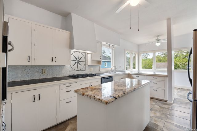 636 Patterson Ave Apt C, Alamo Heights, TX 78209