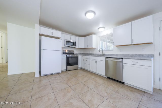 4020 S Silver Beech Avenue, Tucson, AZ 85730