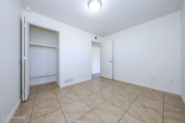 4020 S Silver Beech Avenue, Tucson, AZ 85730