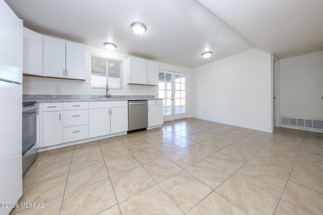 4020 S Silver Beech Avenue, Tucson, AZ 85730