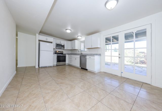 4020 S Silver Beech Avenue, Tucson, AZ 85730