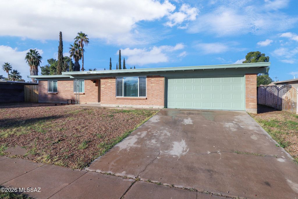 4020 S Silver Beech Avenue, Tucson, AZ 85730