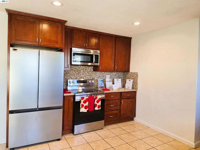 22341 N 6Th St, Castro Valley, CA 94546