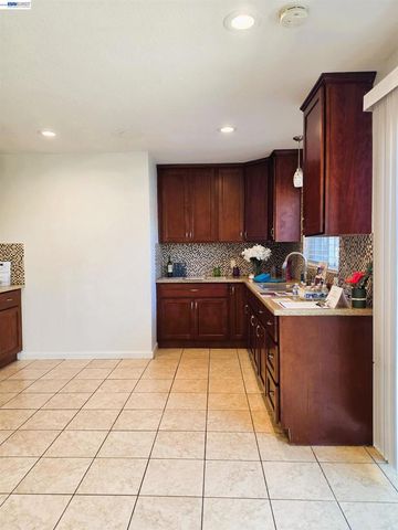 22341 N 6Th St, Castro Valley, CA 94546