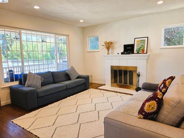 22341 N 6Th St, Castro Valley, CA 94546