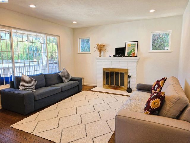 22341 N 6Th St, Castro Valley, CA 94546