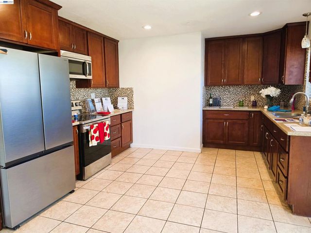22341 N 6Th St, Castro Valley, CA 94546