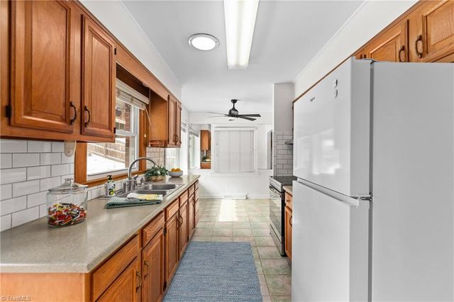 2780 Woodvale Drive, Winston-salem, NC 27127