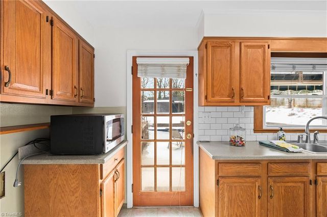 2780 Woodvale Drive, Winston-salem, NC 27127