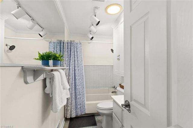 2780 Woodvale Drive, Winston-salem, NC 27127