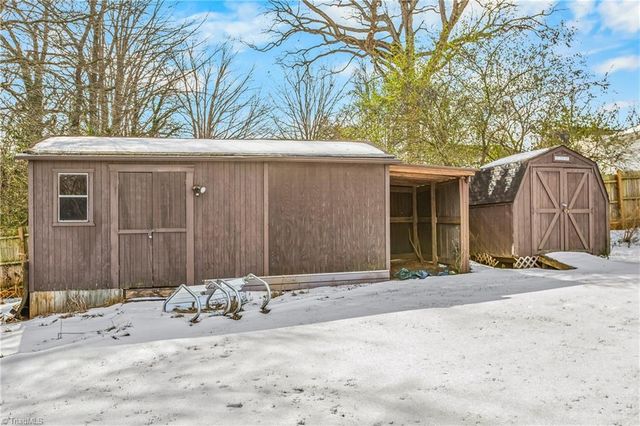 2780 Woodvale Drive, Winston-salem, NC 27127