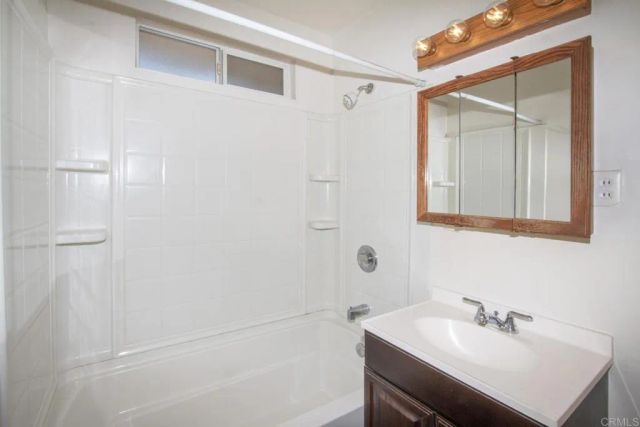 976 Olive Avenue, Vista, CA 92083