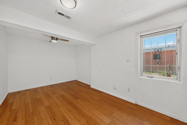 915 Pacific Avenue SW, Albuquerque, NM 87102