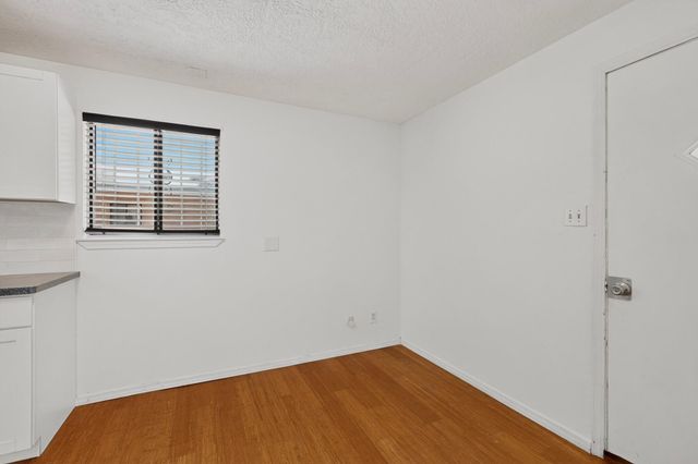 915 Pacific Avenue SW, Albuquerque, NM 87102