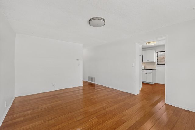 915 Pacific Avenue SW, Albuquerque, NM 87102