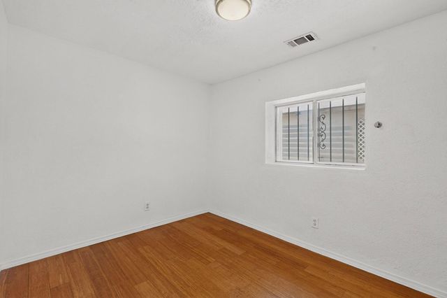 915 Pacific Avenue SW, Albuquerque, NM 87102
