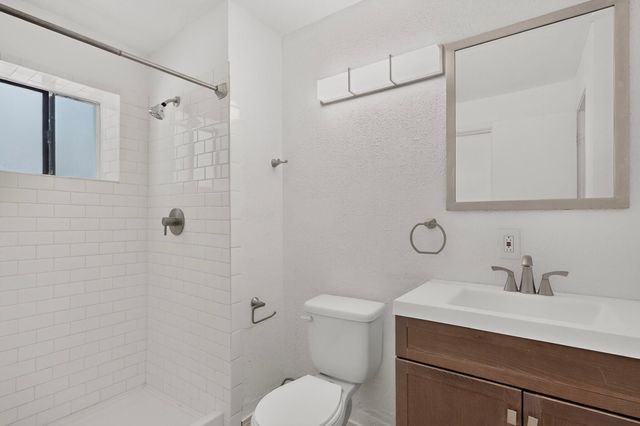915 Pacific Avenue SW, Albuquerque, NM 87102