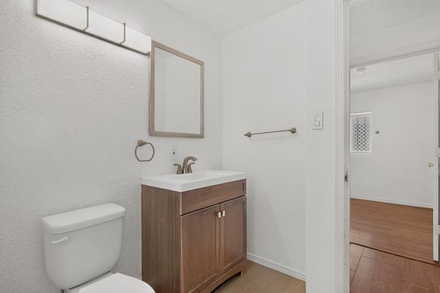 915 Pacific Avenue SW, Albuquerque, NM 87102