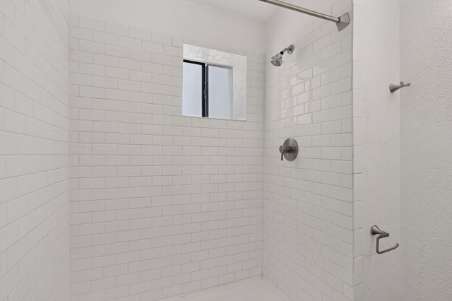 915 Pacific Avenue SW, Albuquerque, NM 87102