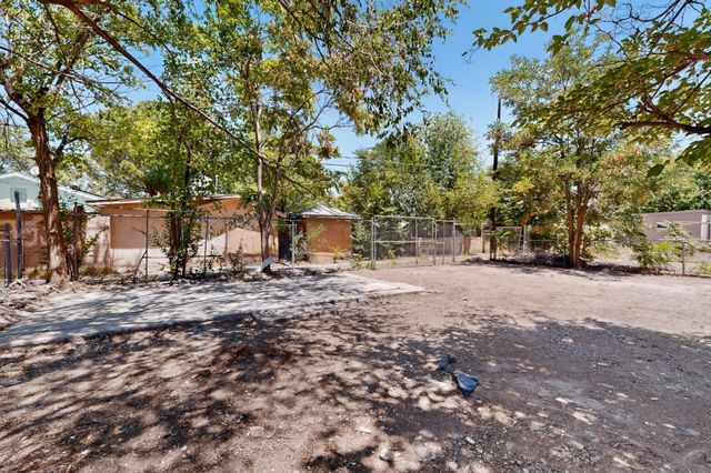 915 Pacific Avenue SW, Albuquerque, NM 87102