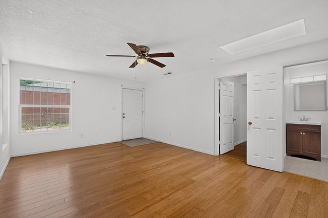 915 Pacific Avenue SW, Albuquerque, NM 87102