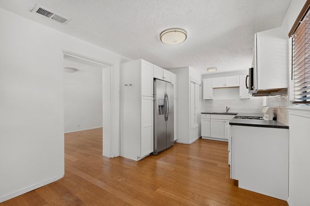 915 Pacific Avenue SW, Albuquerque, NM 87102