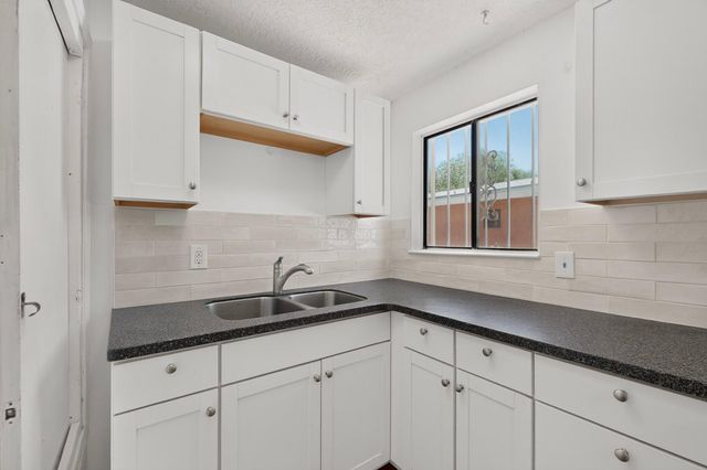 915 Pacific Avenue SW, Albuquerque, NM 87102
