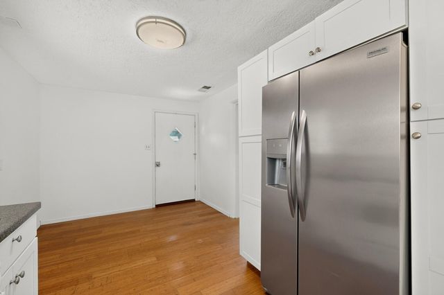 915 Pacific Avenue SW, Albuquerque, NM 87102