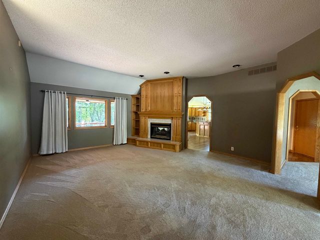 1330 N Hickory Creek, Wichita, KS 67235
