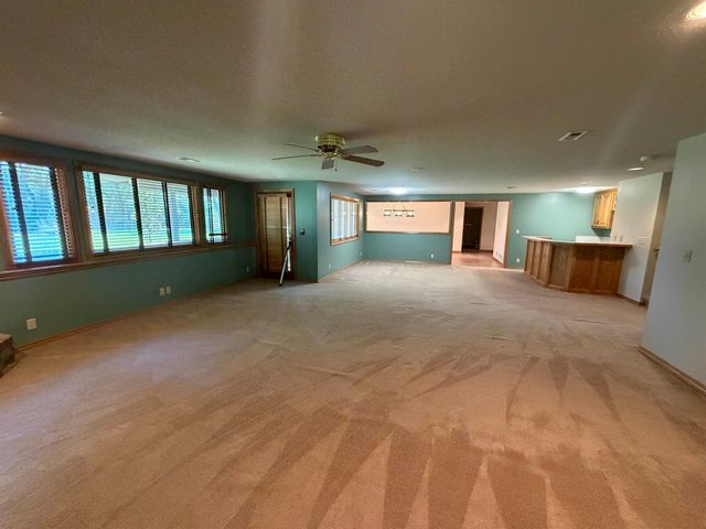 1330 N Hickory Creek, Wichita, KS 67235