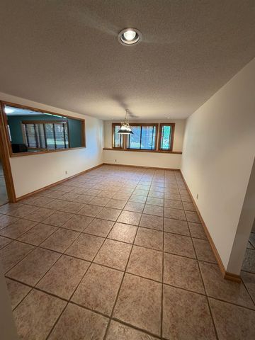 1330 N Hickory Creek, Wichita, KS 67235