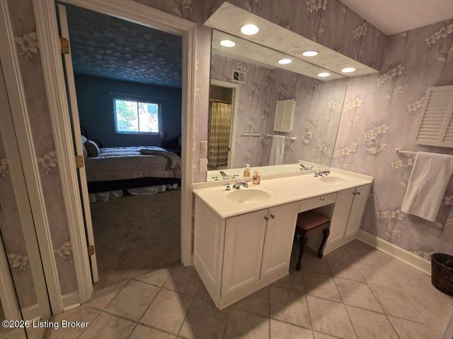 5800 Coach Gate Wynde APT 295, Louisville, KY 40207