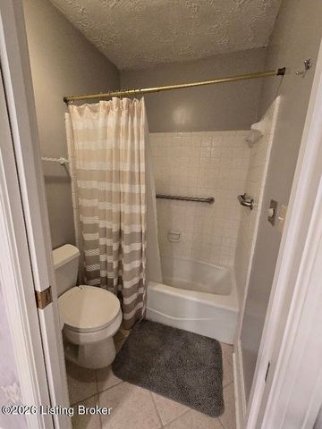 5800 Coach Gate Wynde APT 295, Louisville, KY 40207