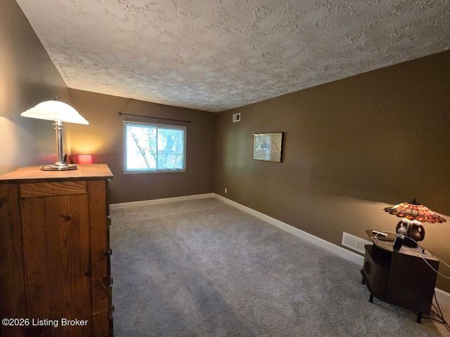 5800 Coach Gate Wynde APT 295, Louisville, KY 40207