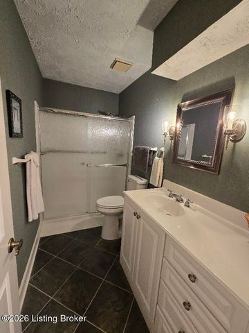 5800 Coach Gate Wynde APT 295, Louisville, KY 40207