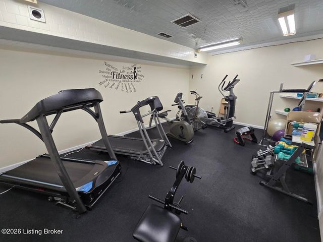 5800 Coach Gate Wynde APT 295, Louisville, KY 40207