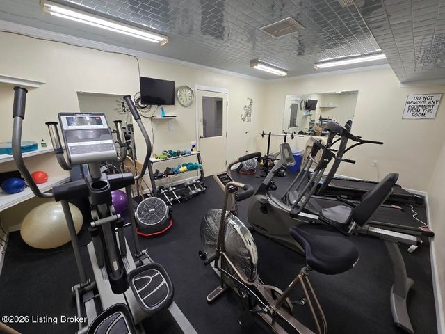 5800 Coach Gate Wynde APT 295, Louisville, KY 40207