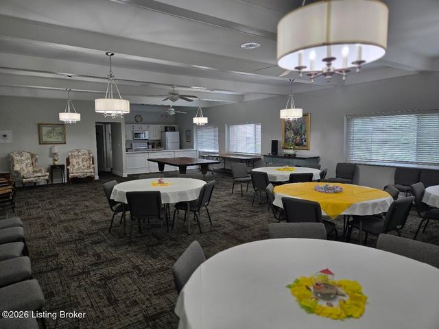 5800 Coach Gate Wynde APT 295, Louisville, KY 40207