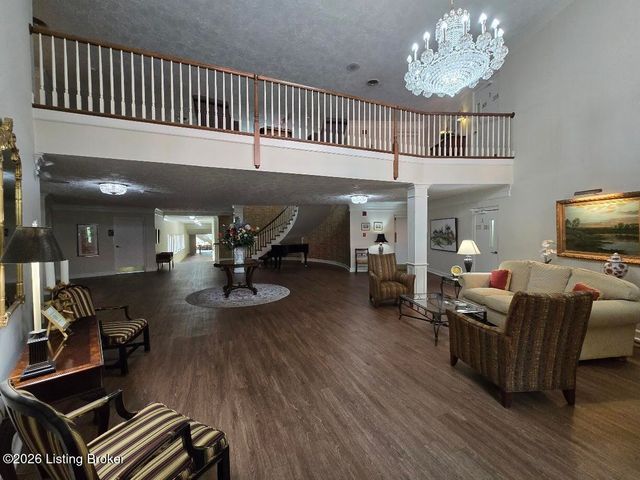 5800 Coach Gate Wynde APT 295, Louisville, KY 40207